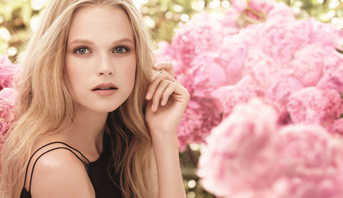 Gabriella Wilde, nuevo rostro de Estée Lauder.