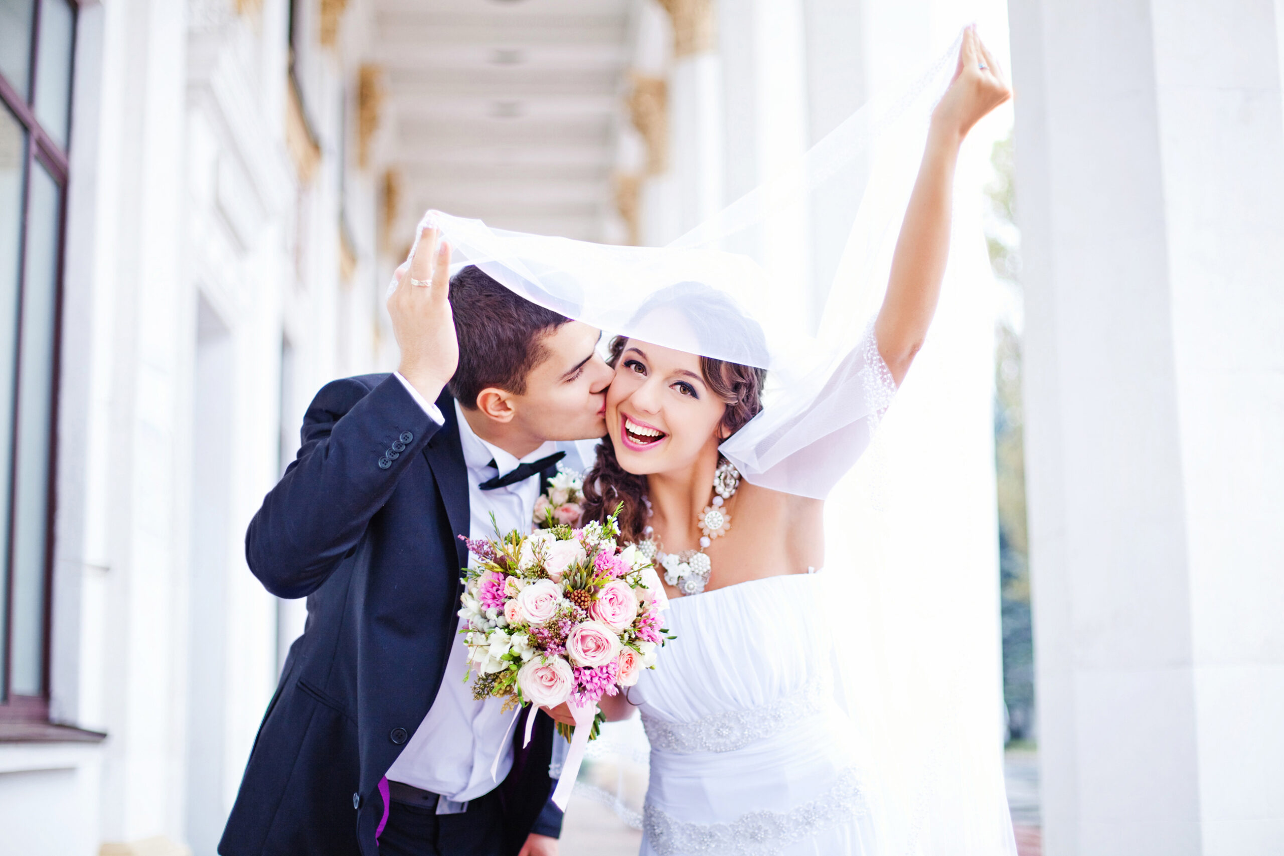 pareja de novios recién casados