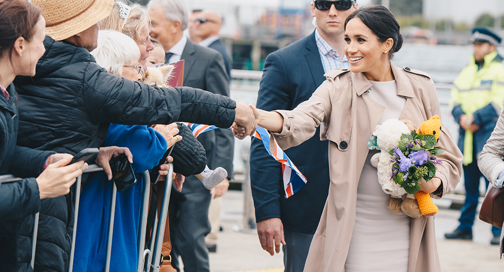 Meghan Markle embarazada de visita oficial. Post ingredientes cosméticos durante el embarazo