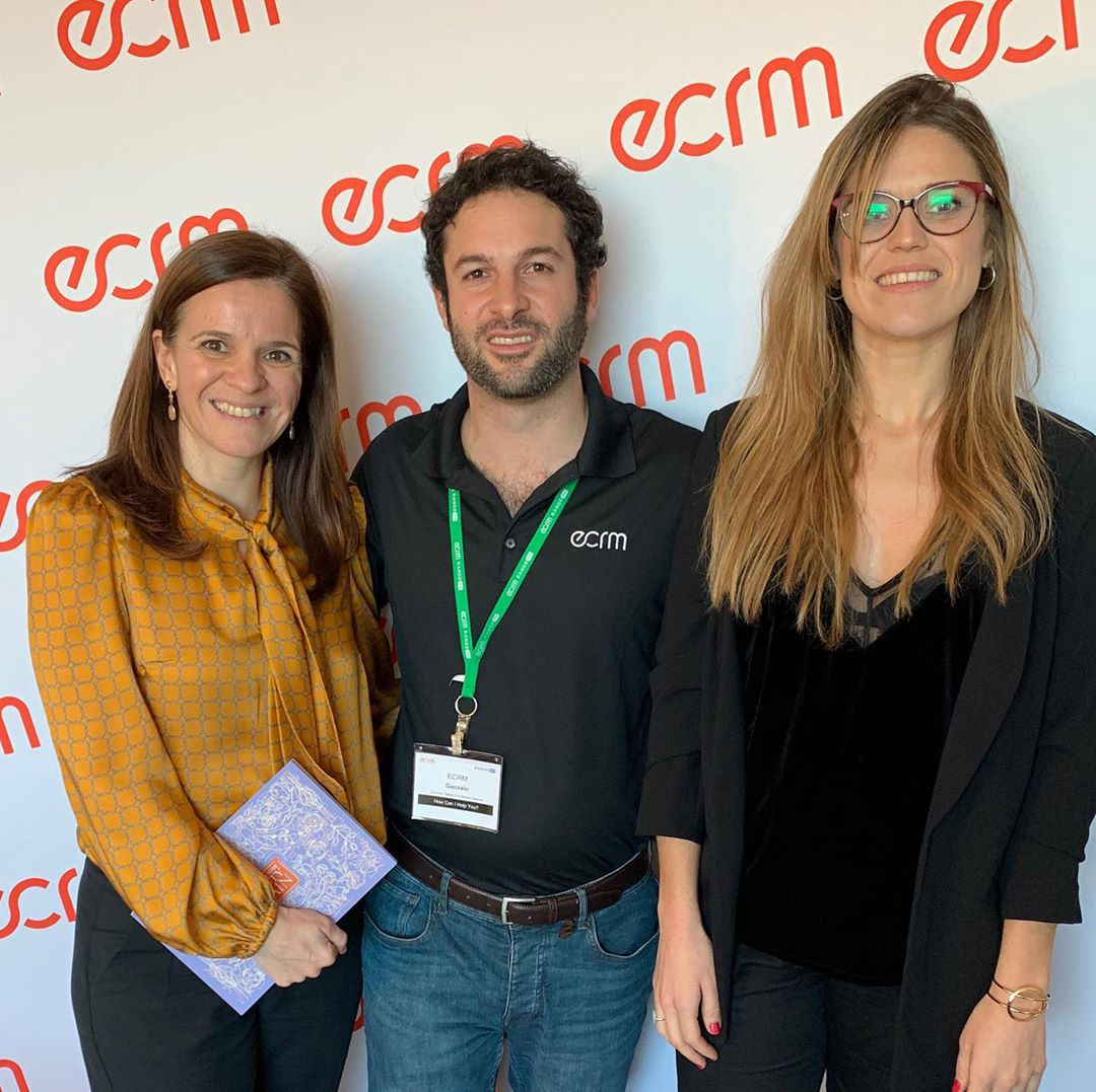 Gonzalo Ballel, de ECRM Europe, junto a Susana Arranz y Ana Isabel Ruiz, de Stanpa, en Barcelona.