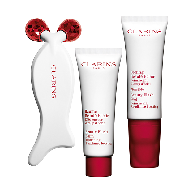 Trío de tratamiento para borrar las señales de cansancio en el rostro, de Clarins.