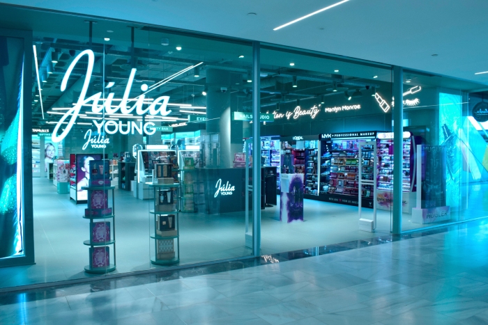 Júlia Young Westfield Glòries